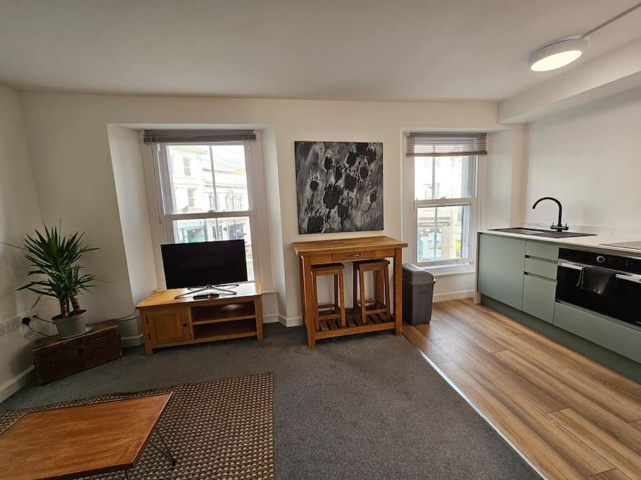 Beautiful And Bright !! Town/Harbour Apartment #1 Penzance Exterior foto